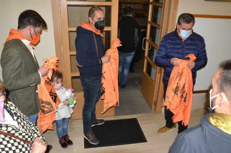 Foto 5 - Carnavaldeltoro.es reparte los primeros pa&ntilde;uelos farinatos del Carnaval 2022