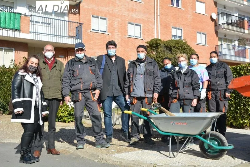 José Vicente Delgado visita El Encinar acompañado del alcalde de Terradillos, Alejandro Álvarez