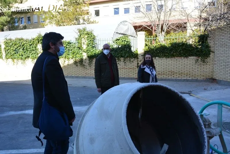 José Vicente Delgado visita El Encinar acompañado del alcalde de Terradillos, Alejandro Álvarez
