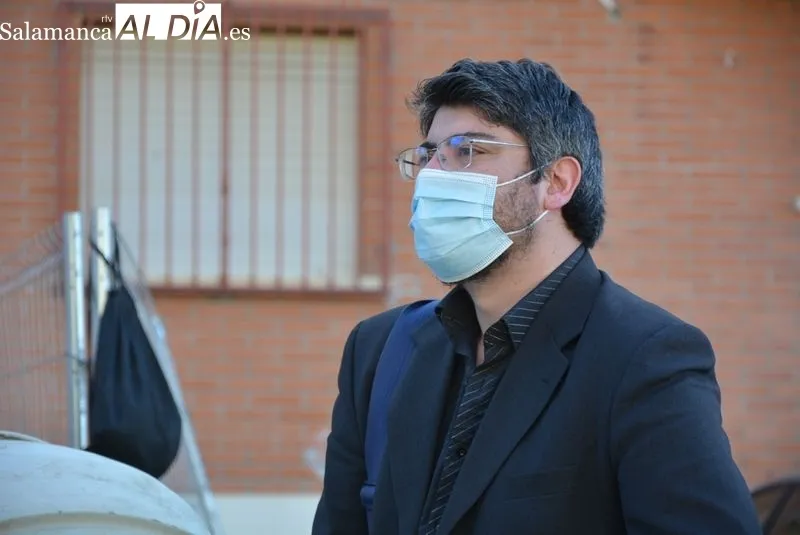 José Vicente Delgado visita El Encinar acompañado del alcalde de Terradillos, Alejandro Álvarez