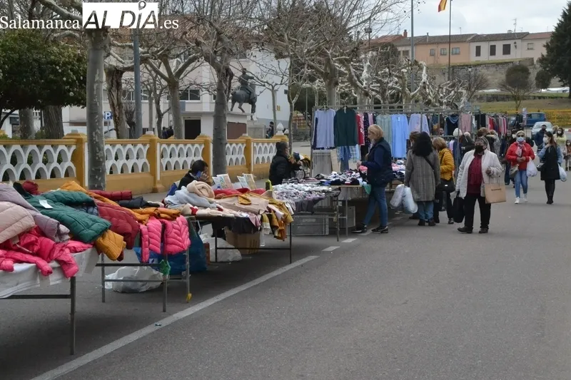 Foto 10 - El mercadillo sabatino estrena ubicaci&oacute;n provisional para parte de sus puestos