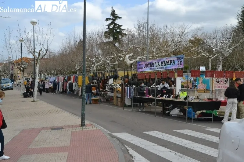 Foto 9 - El mercadillo sabatino estrena ubicaci&oacute;n provisional para parte de sus puestos