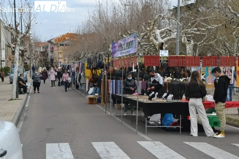 Foto 8 - El mercadillo sabatino estrena ubicaci&oacute;n provisional para parte de sus puestos