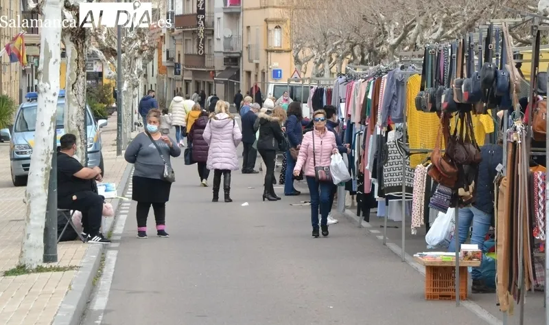 Foto 7 - El mercadillo sabatino estrena ubicaci&oacute;n provisional para parte de sus puestos