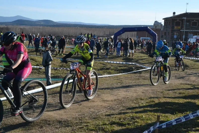 Foto 8 - Un centenar de ni&ntilde;os y j&oacute;venes de toda la regi&oacute;n estrenan el I Trofeo Escuelas BTT de Ciudad Rodrigo
