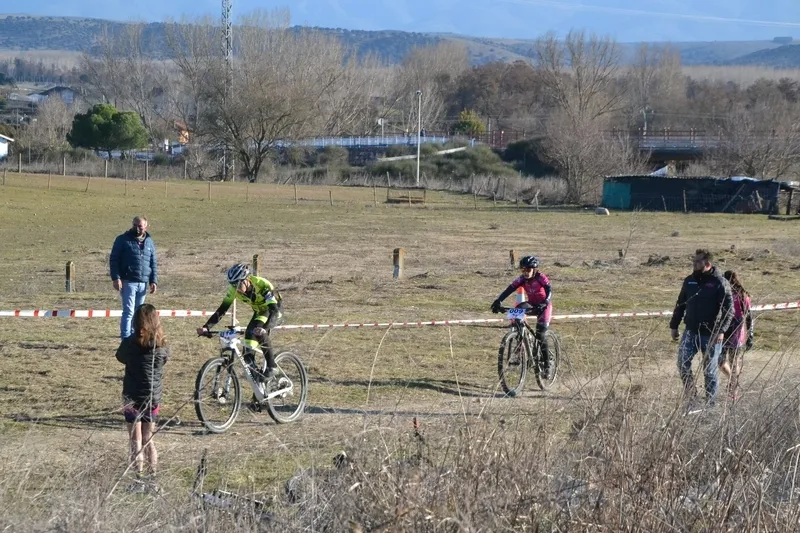 Foto 4 - Un centenar de ni&ntilde;os y j&oacute;venes de toda la regi&oacute;n estrenan el I Trofeo Escuelas BTT de Ciudad Rodrigo
