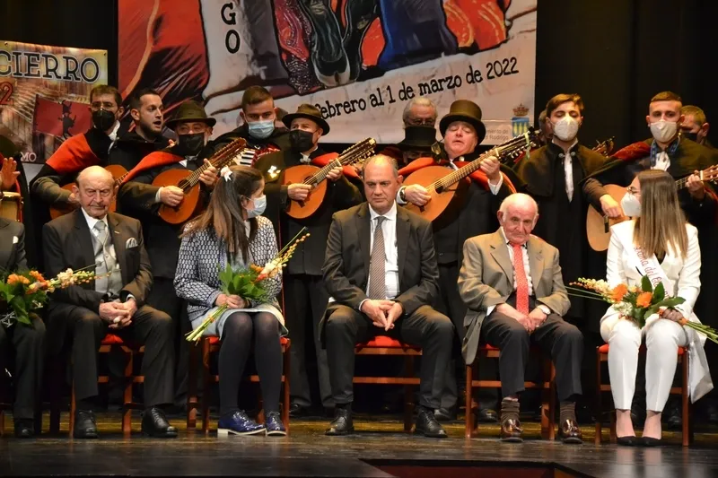 Foto 6 - Jes&uacute;s Hern&aacute;ndez alaba al toro como &ldquo;c&uacute;spide del Carnaval&rdquo; de Ciudad Rodrigo