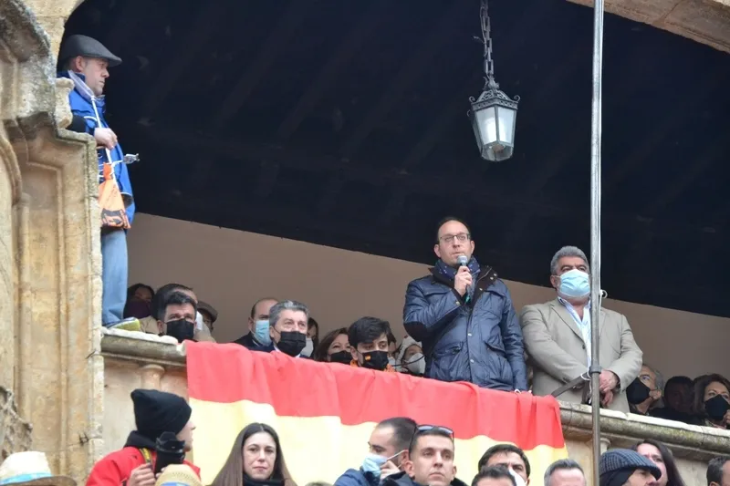 Foto 7 - El coso taurino guarda un respetuoso minuto de silencio en los proleg&oacute;menos del Festival