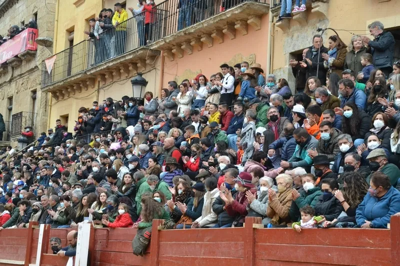 Foto 2 - El coso taurino guarda un respetuoso minuto de silencio en los proleg&oacute;menos del Festival
