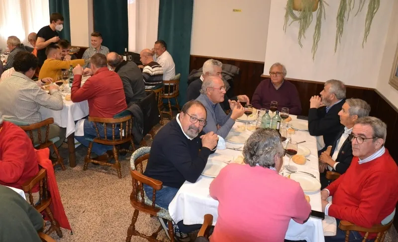 Foto 11 - Un centenar de personas disfruta del cocido precarnavalero de la Pe&ntilde;a El Rinc&oacute;n