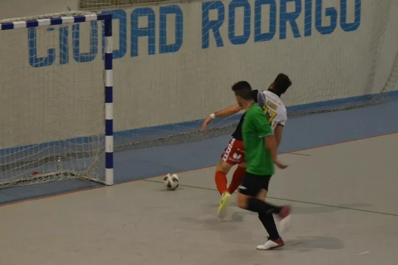 Foto 9 - Unionistas golpea en momentos clave para llevarse un derby con innecesario protagonismo arbitral