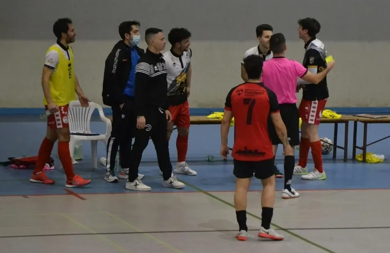 Foto 8 - Unionistas golpea en momentos clave para llevarse un derby con innecesario protagonismo arbitral