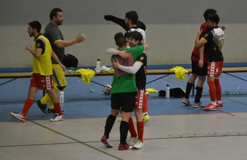 Foto 7 - Unionistas golpea en momentos clave para llevarse un derby con innecesario protagonismo arbitral