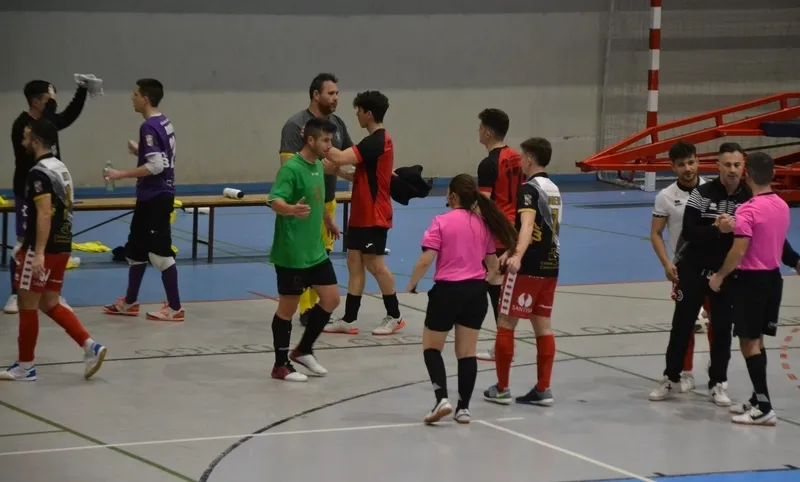 Foto 6 - Unionistas golpea en momentos clave para llevarse un derby con innecesario protagonismo arbitral