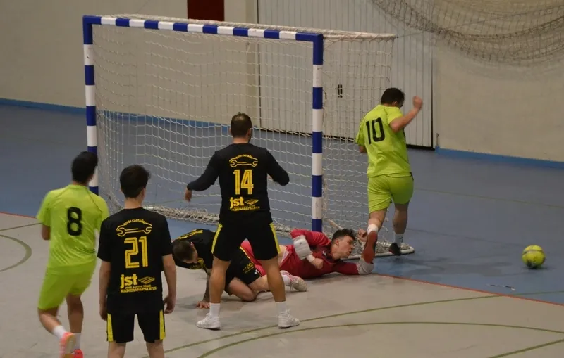 Foto 6 - El Mir&oacute;briga Futsal sufre hasta el &uacute;ltimo segundo pero se coloca como l&iacute;der en solitario
