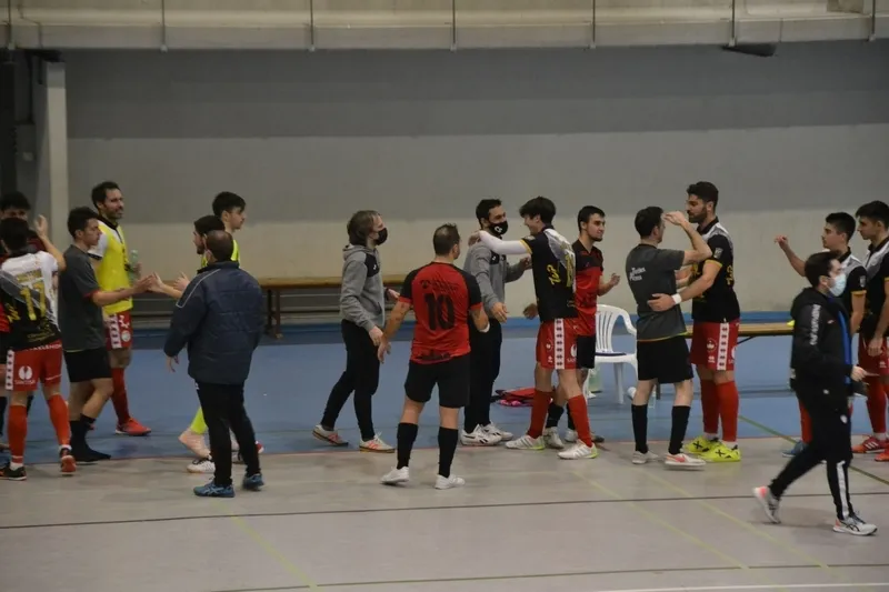 Foto 5 - Unionistas golpea en momentos clave para llevarse un derby con innecesario protagonismo arbitral
