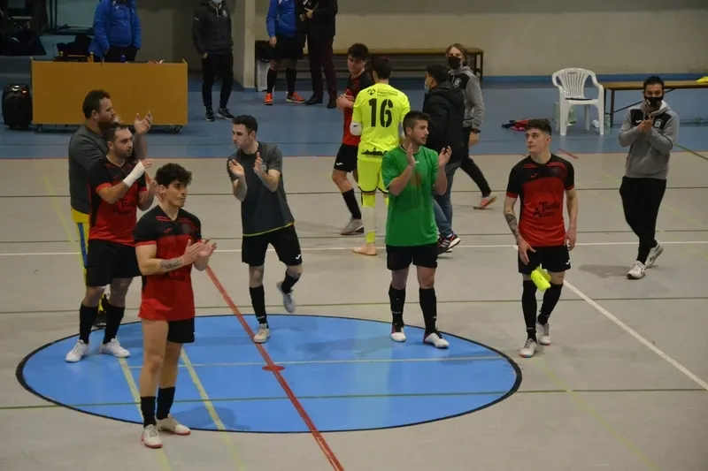 Foto 4 - Unionistas golpea en momentos clave para llevarse un derby con innecesario protagonismo arbitral