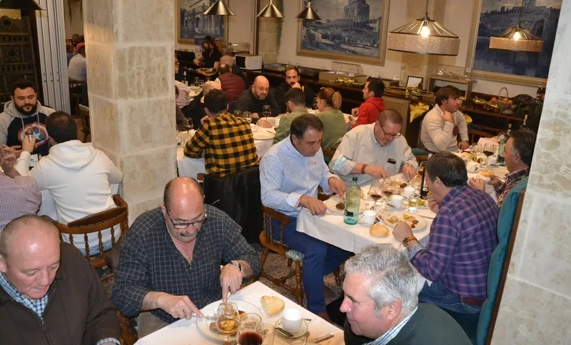 Foto 5 - Un centenar de personas disfruta del cocido precarnavalero de la Pe&ntilde;a El Rinc&oacute;n