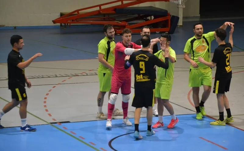 Foto 4 - El Mir&oacute;briga Futsal sufre hasta el &uacute;ltimo segundo pero se coloca como l&iacute;der en solitario