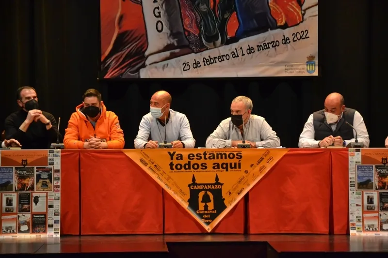 Foto 5 - Carnavaldeltoro.es calienta motores con el coloquio precarnavalero