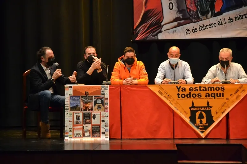 Foto 4 - Carnavaldeltoro.es calienta motores con el coloquio precarnavalero