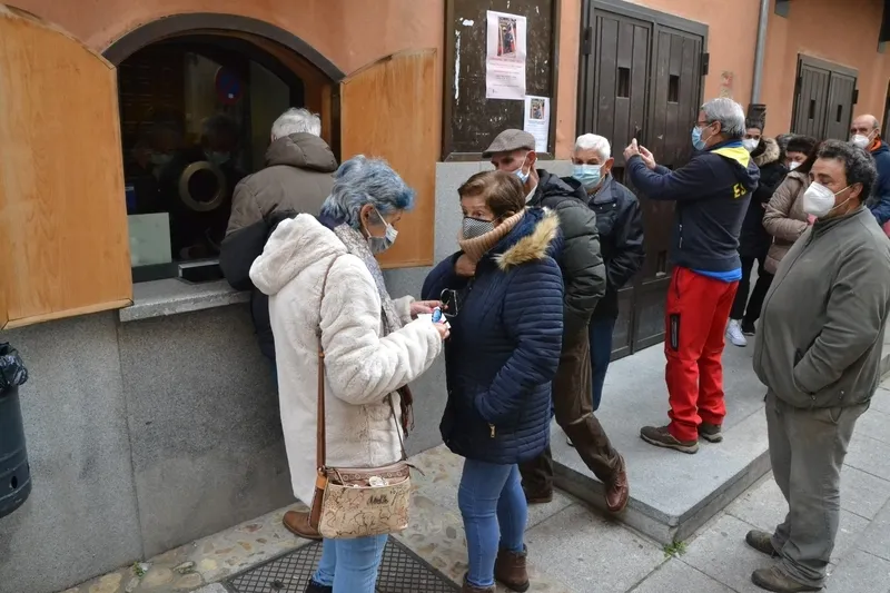 Foto 8 - La Rondalla no agota las invitaciones en la habitual ma&ntilde;ana de reparto por 1&ordf; vez 