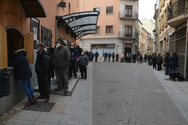 Foto 6 - La Rondalla no agota las invitaciones en la habitual ma&ntilde;ana de reparto por 1&ordf; vez 