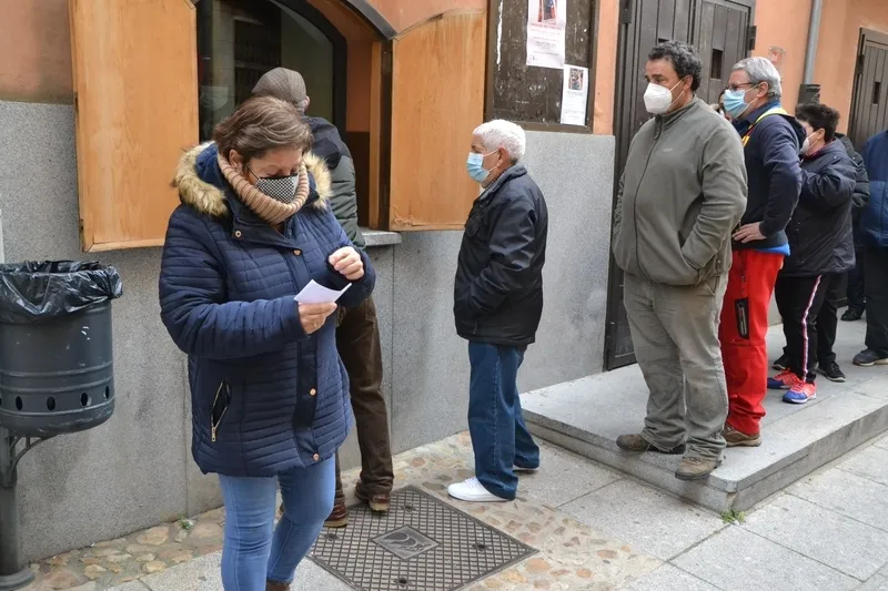 Foto 5 - La Rondalla no agota las invitaciones en la habitual ma&ntilde;ana de reparto por 1&ordf; vez 