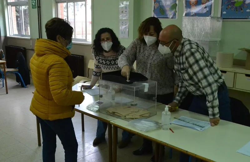Foto 10 - Tranquila ma&ntilde;ana electoral salvo por la necesidad de recurrir a unos cuantos suplentes