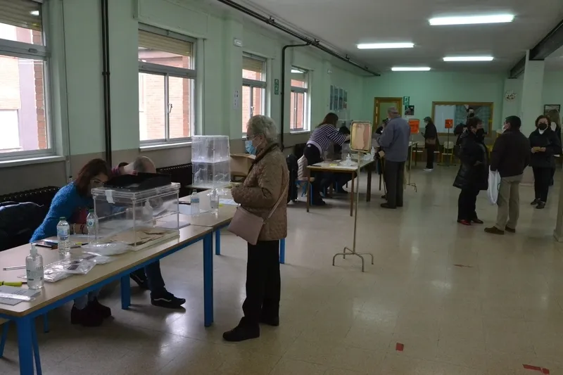 Foto 5 - Tranquila ma&ntilde;ana electoral salvo por la necesidad de recurrir a unos cuantos suplentes