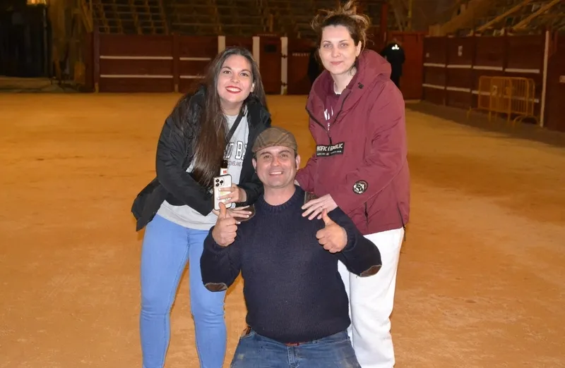 Foto 2 - La Plaza Mayor, un ir y venir en los primeros minutos del Viernes de Carnaval