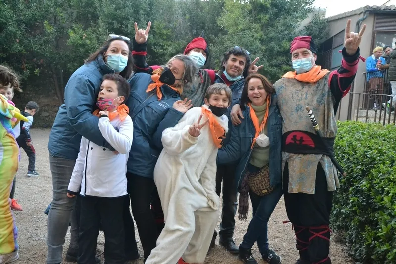 Foto 7 - Un sol radiante favorece un Domingo de Carnaval de much&iacute;simo ambiente callejero