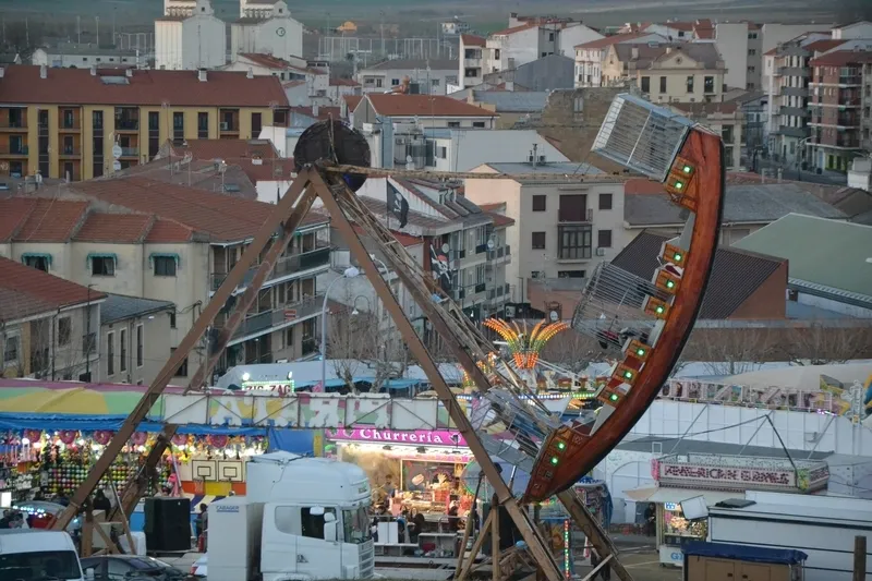 Foto 6 - Un sol radiante favorece un Domingo de Carnaval de much&iacute;simo ambiente callejero