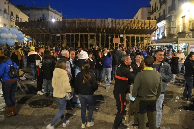 Foto 5 - Un sol radiante favorece un Domingo de Carnaval de much&iacute;simo ambiente callejero