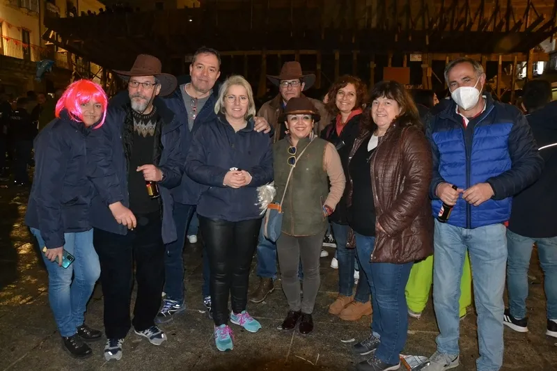 Foto 4 - Un sol radiante favorece un Domingo de Carnaval de much&iacute;simo ambiente callejero