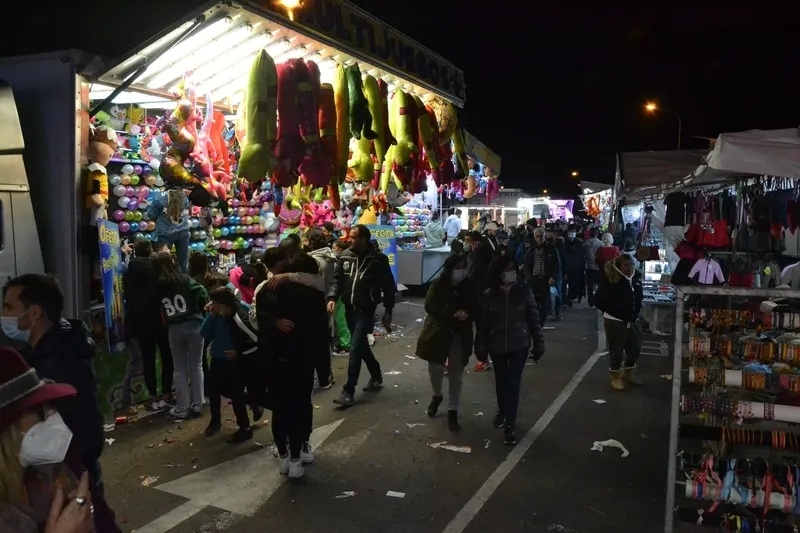 Foto 3 - Un sol radiante favorece un Domingo de Carnaval de much&iacute;simo ambiente callejero