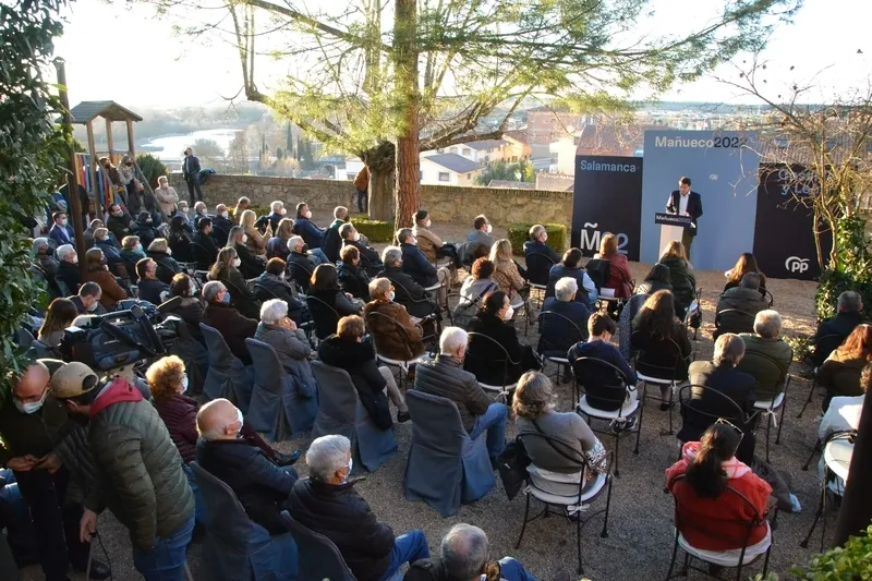 Foto 3 - Ma&ntilde;ueco participa en un mitin del PP en Ciudad Rodrigo
