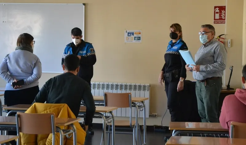 Foto 2 - Realizado el 1&ordm; examen te&oacute;rico de la oposici&oacute;n a agente de Polic&iacute;a, que tuvo 4 no presentados