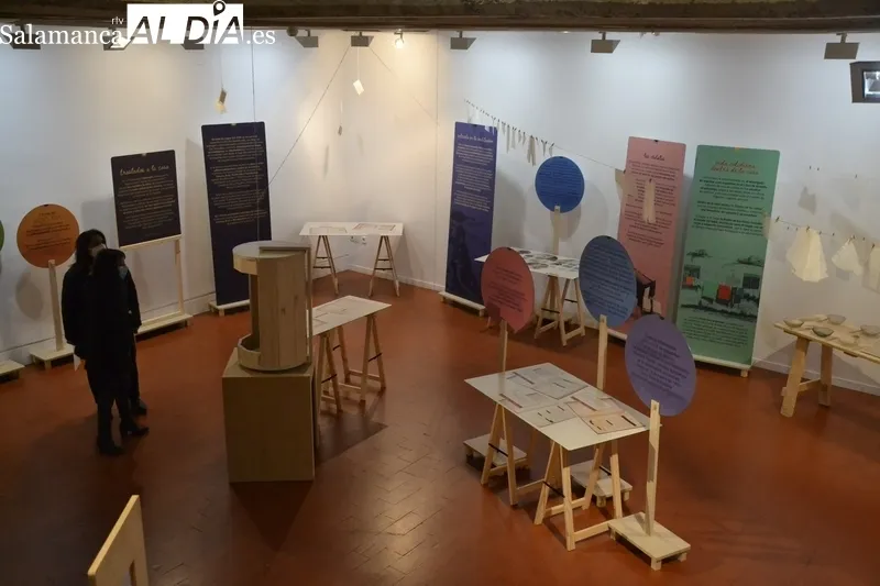 Foto 2 - Llega a Ciudad Rodrigo la dura exposici&oacute;n del Archivo de la Diputaci&oacute;n sobre los ni&ntilde;os exp&oacute;sitos
