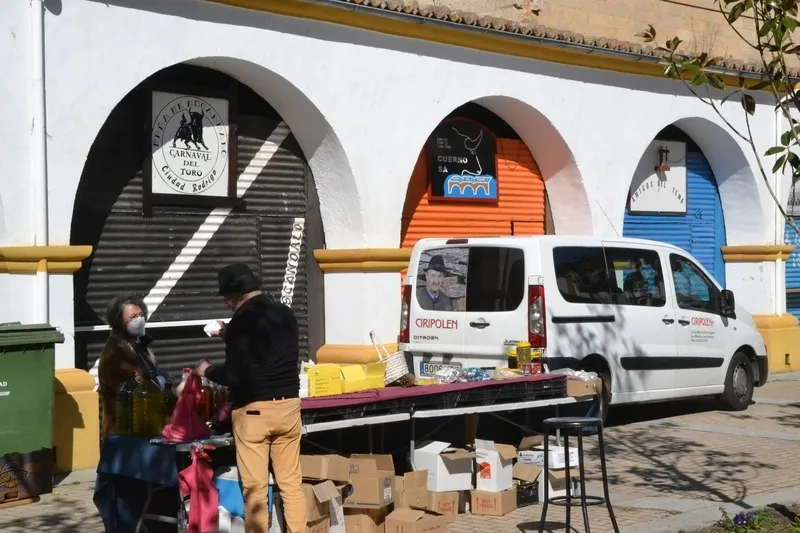 Foto 11 - El mercado de los martes luce de Carnaval mientras avanza el &lsquo;rect&aacute;ngulo m&aacute;gico&rsquo;
