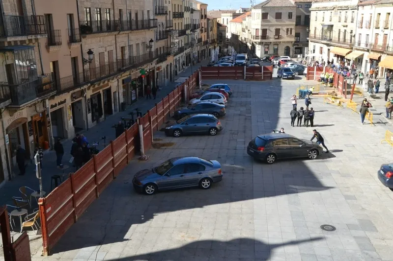 Foto 6 - El mercado de los martes luce de Carnaval mientras avanza el &lsquo;rect&aacute;ngulo m&aacute;gico&rsquo;
