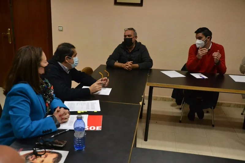 Foto 2 - Afecir mantiene una reuni&oacute;n con candidatos del PSOE a las Cortes