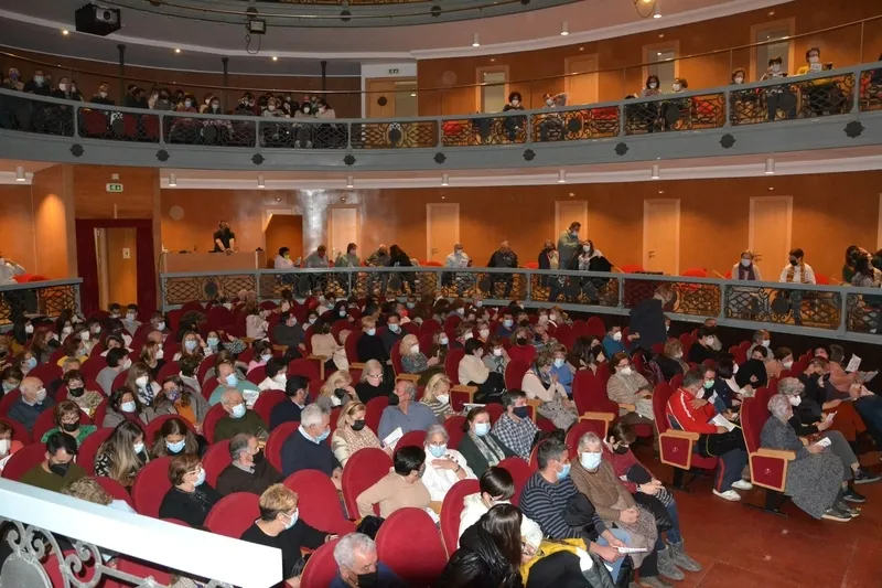 Foto 10 - La Rondalla homenajea al sistema de salud en la recuperada presentaci&oacute;n de sus Coplas