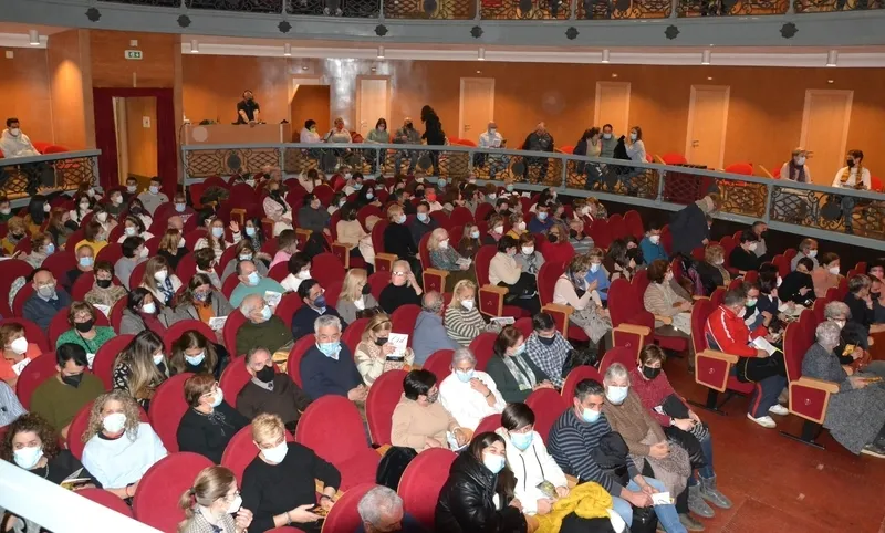 Foto 9 - La Rondalla homenajea al sistema de salud en la recuperada presentaci&oacute;n de sus Coplas