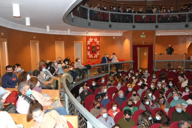 Foto 8 - La Rondalla homenajea al sistema de salud en la recuperada presentaci&oacute;n de sus Coplas