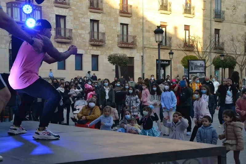 Foto 11 - Buena animaci&oacute;n en la masterclass precarnavalera de zumba