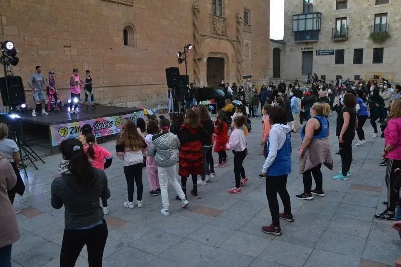 Foto 10 - Buena animaci&oacute;n en la masterclass precarnavalera de zumba
