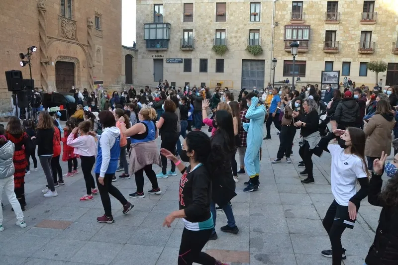 Foto 9 - Buena animaci&oacute;n en la masterclass precarnavalera de zumba