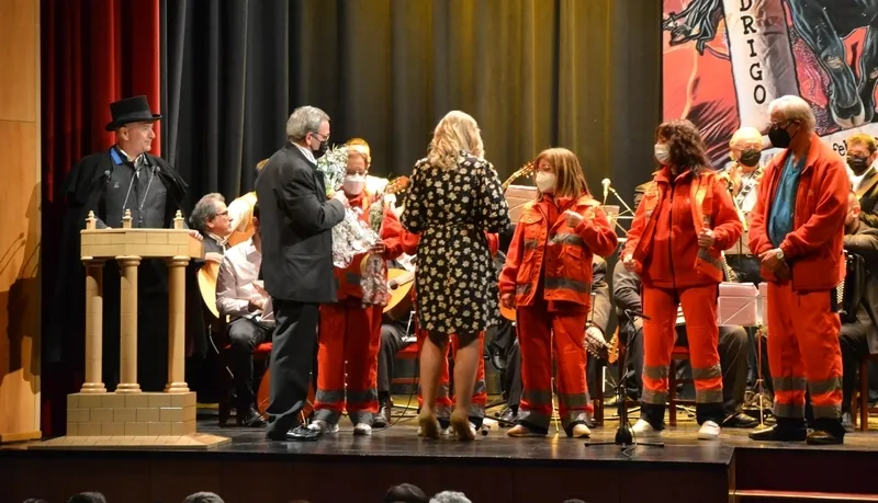 Foto 2 - La Rondalla homenajea al sistema de salud en la recuperada presentaci&oacute;n de sus Coplas