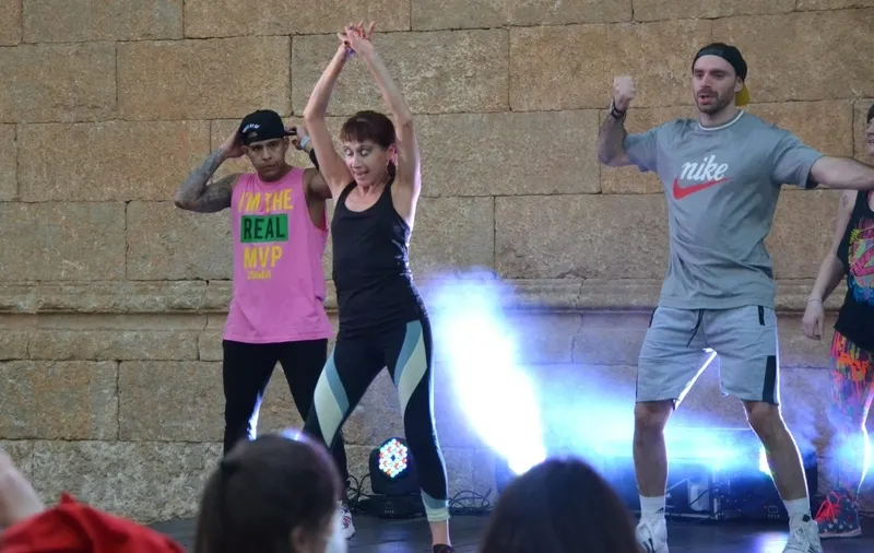 Foto 4 - Buena animaci&oacute;n en la masterclass precarnavalera de zumba